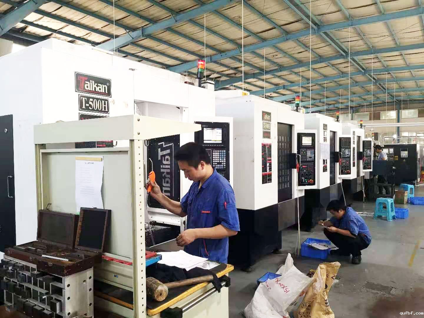 CNC加工中心.jpg CNC加工中心.jpg